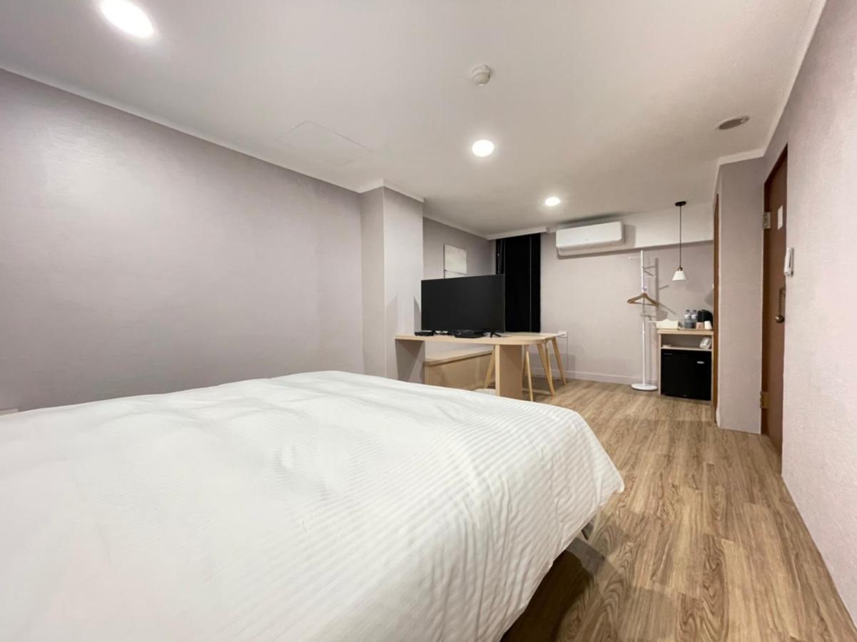 Yoshi Hotel - Tainan Station Branch Exterior foto